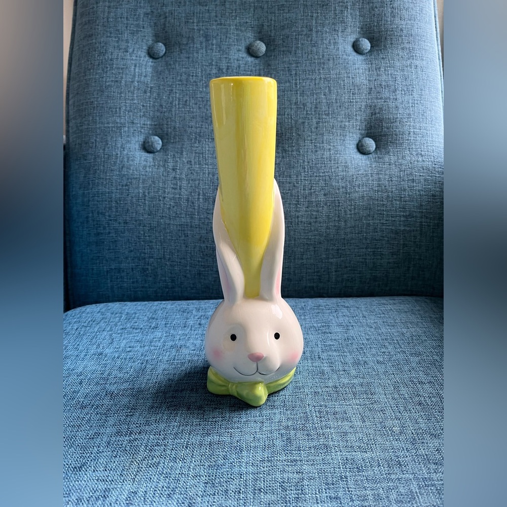 Vintage Easter Bunny Spring Rabbit Flower Vase Yellow, White & Green decor rare